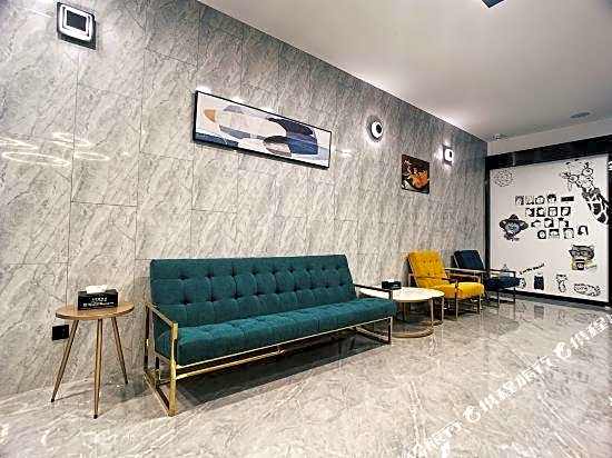 Hachi Hotel