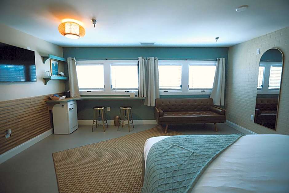 Peninsula Bed & Cocktails