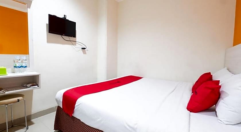 RedDoorz Plus @ Hotel Alden Makassar