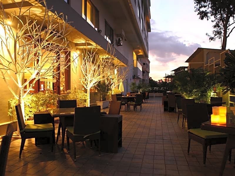 Radisson Blu Plaza Hotel Hyderabad Banjara Hills