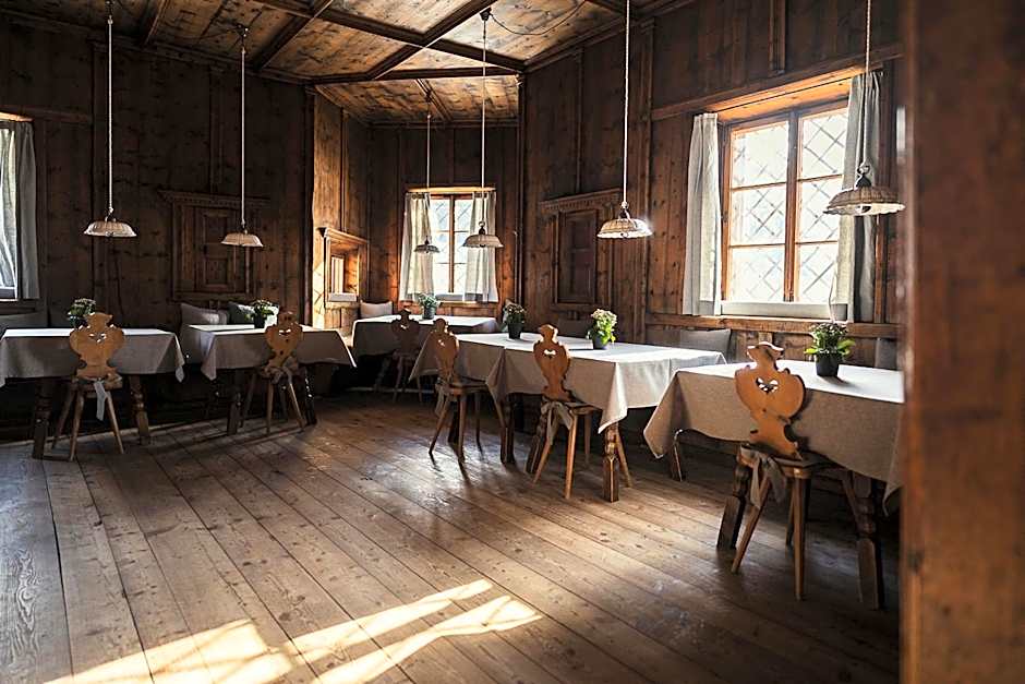 Ansitz Heufler by Norbert Niederkofler