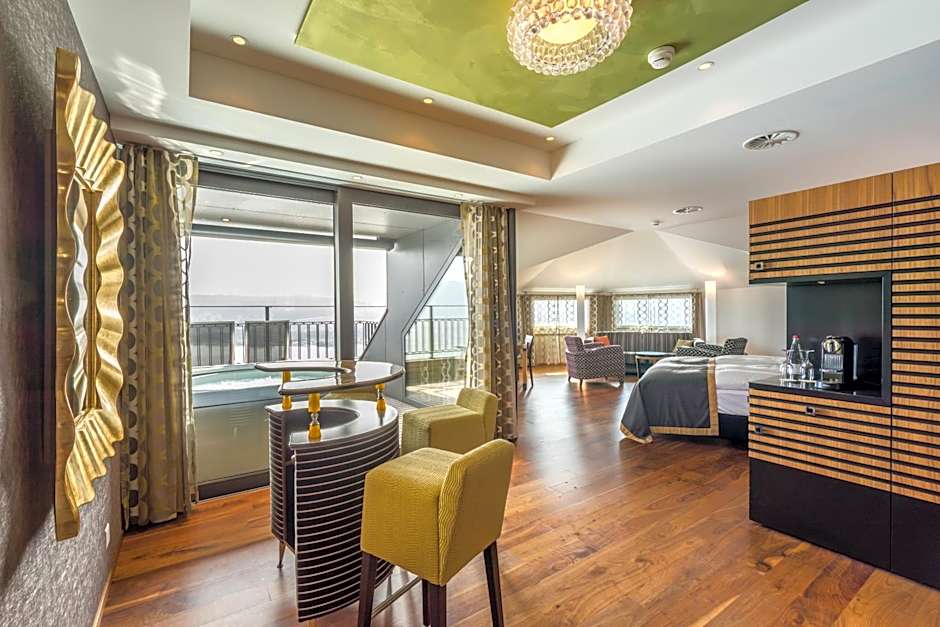Photo 1 of 7 of Signature Spa Suite, Lake View
