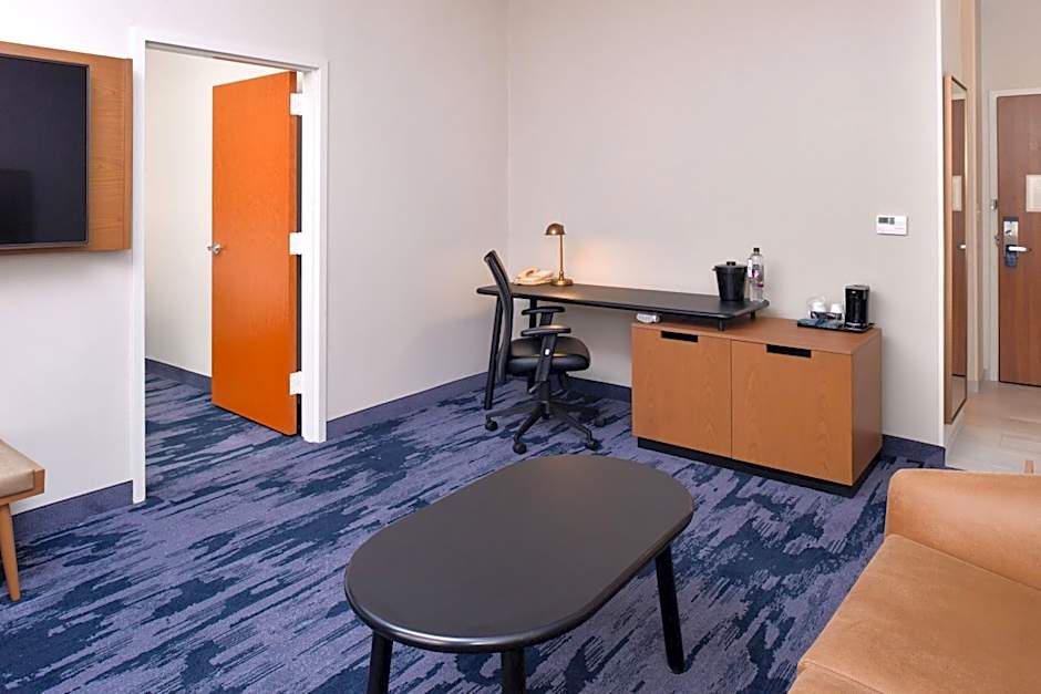 Fairfield Inn & Suites by Marriott Arlington Near Six Flags