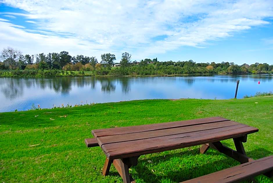 Moon River Motor Inn