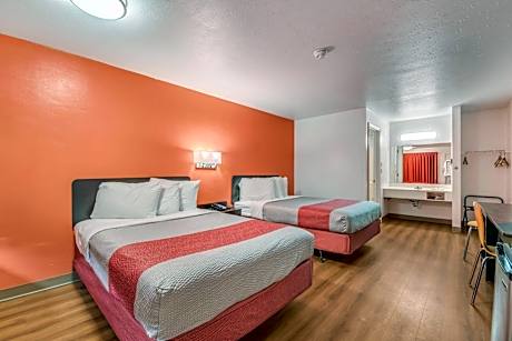 Deluxe Quadruple Room - Non-Smoking