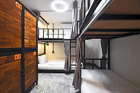 Bed in 4-Bed Mixed Dormitory Room