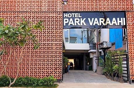 HOTEL PARK VARAAHI