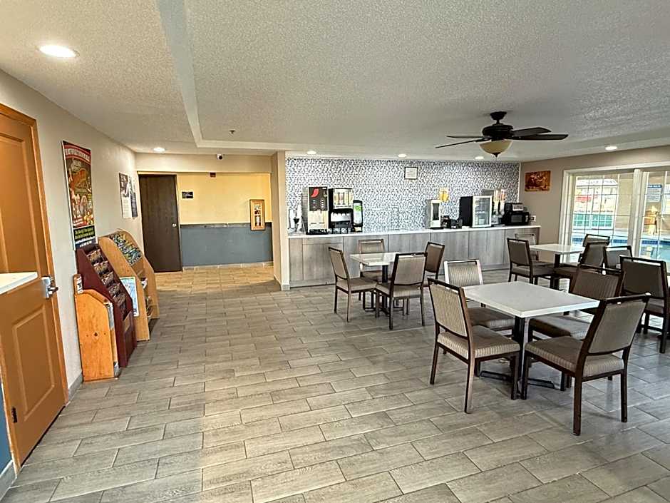 Super 8 by Wyndham Reedsburg