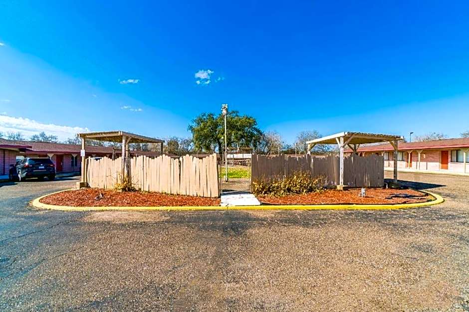 Capital O Hotel Beeville - US 181