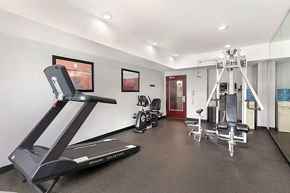 Best Western Carthage Inn & Suites