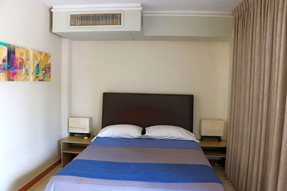 Cypres Hotel & Suites