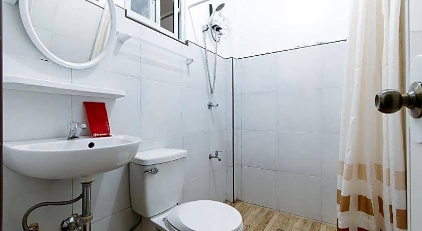 RedDoorz @ Camp Saint John Hotel La Union