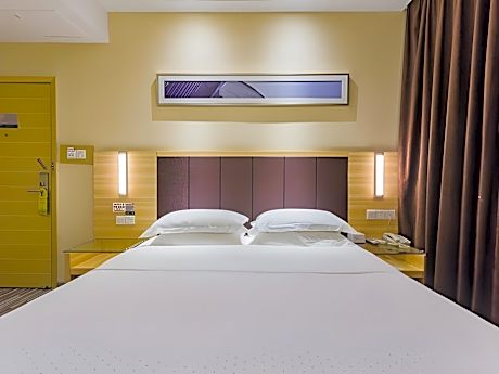 Business Queen Room