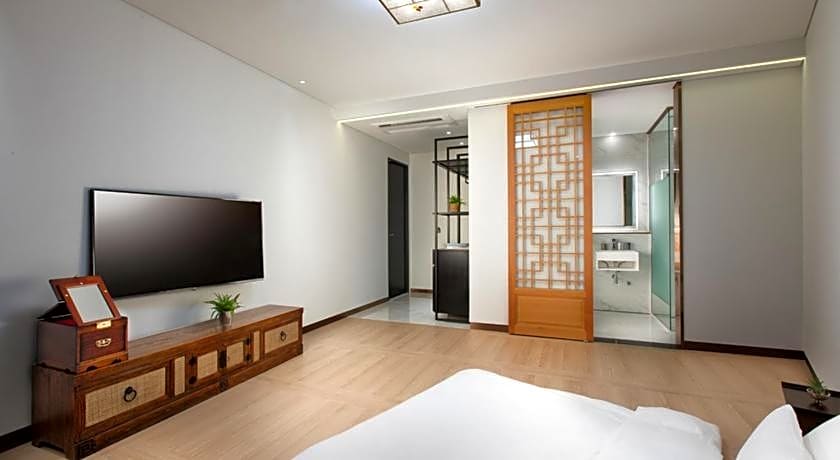 N Bridge Hotel