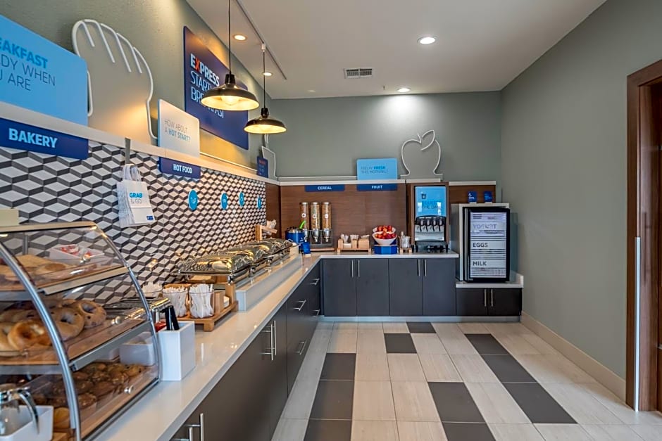 Holiday Inn Express & Suites N Waco Area - West, an IHG Hotel