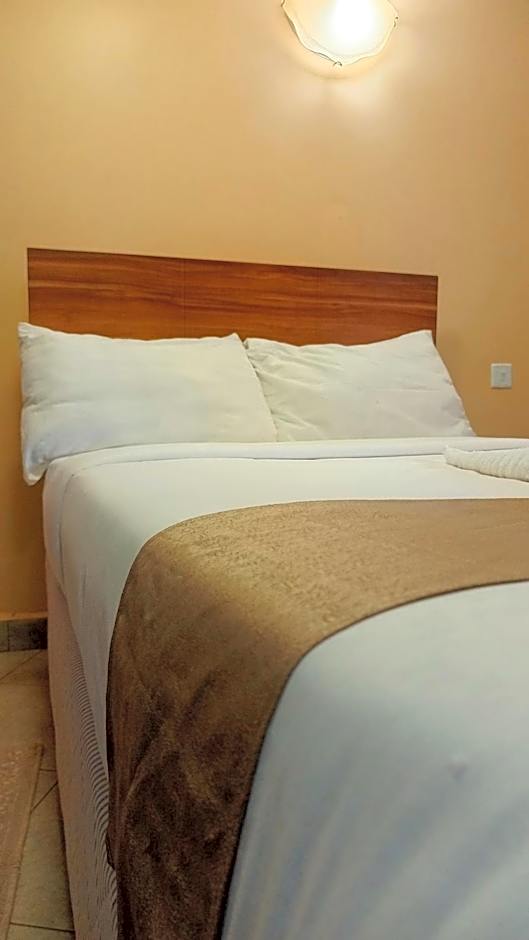 Savannah Paradise Hotel