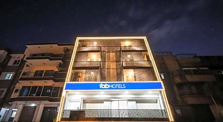 FabHotel La Paz Stay B&B