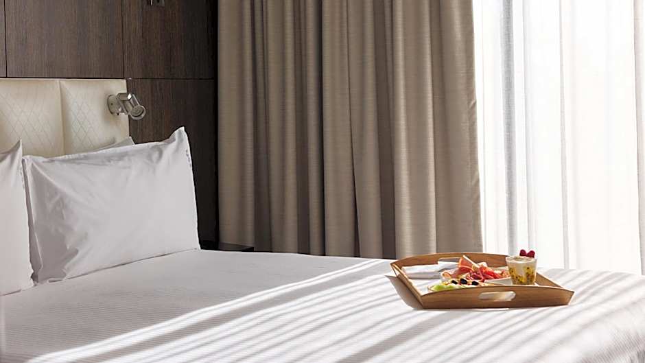 Holiday Inn Warwick Farm By IHG