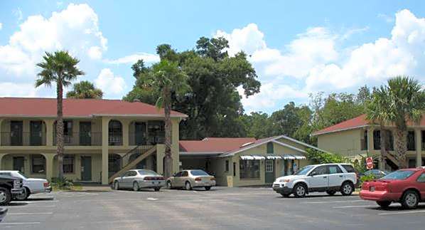 Photo 1 of 11 of Orange City Motel - Orange City