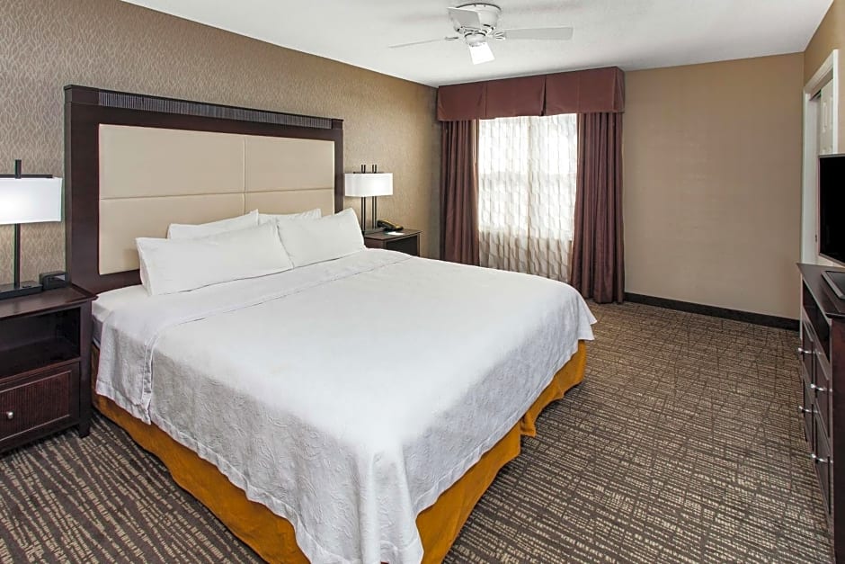 Homewood Suites By Hilton Indianapolis-At The Crossing