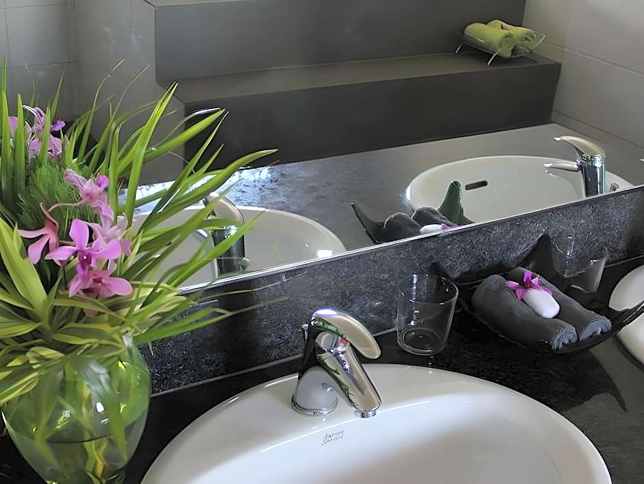 Asian Jewel Boutique Hotel