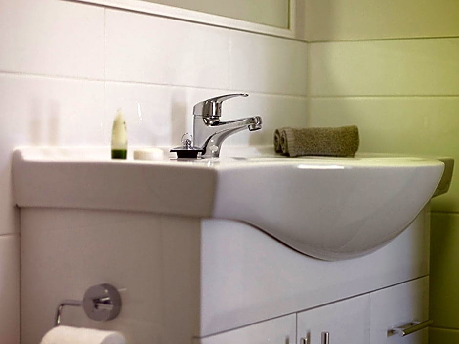 Seasons Hotel Newman