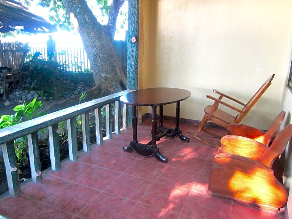 RedDoorz @ July's Haven Seaside Pension Camiguin