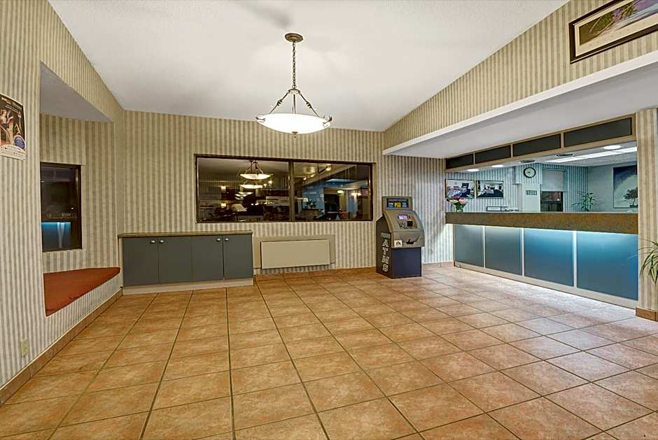 Super 8 by Wyndham Niagara Falls North