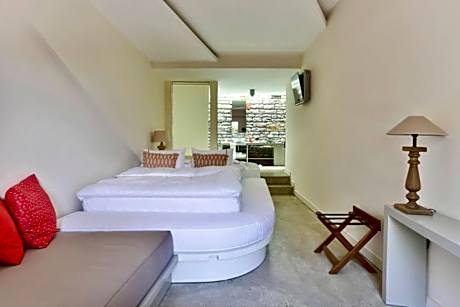 Deluxe Suite with Spa Bath
