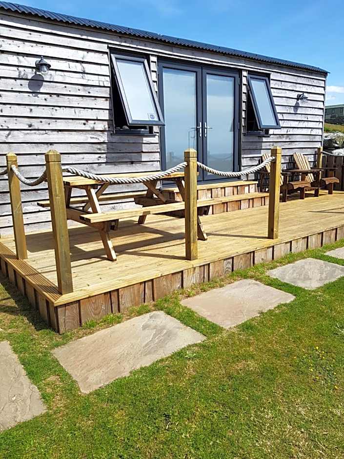 Allibella Shepherds Hut, Amazing Seaview, Private garden, Pet Friendly