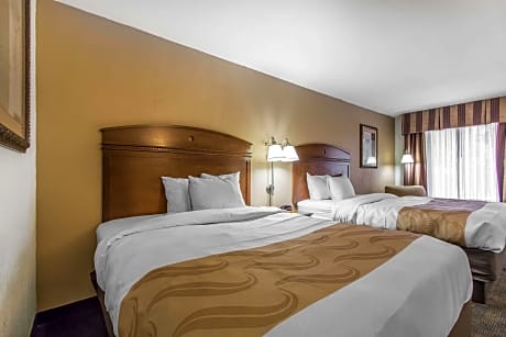 2 Queen Beds, Smoking