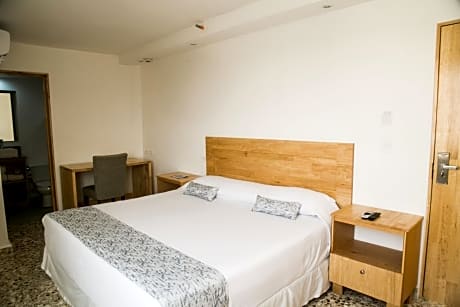 Deluxe Room (2 Adults + 1 Child)