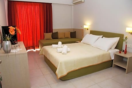 Triple Room with Sea View