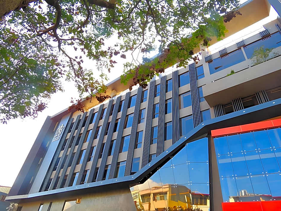 Puli Ease Hotel