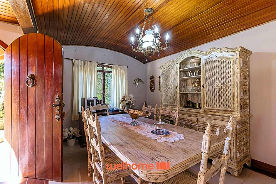 Casa em Campos do Jordão com Varanda e Lareira