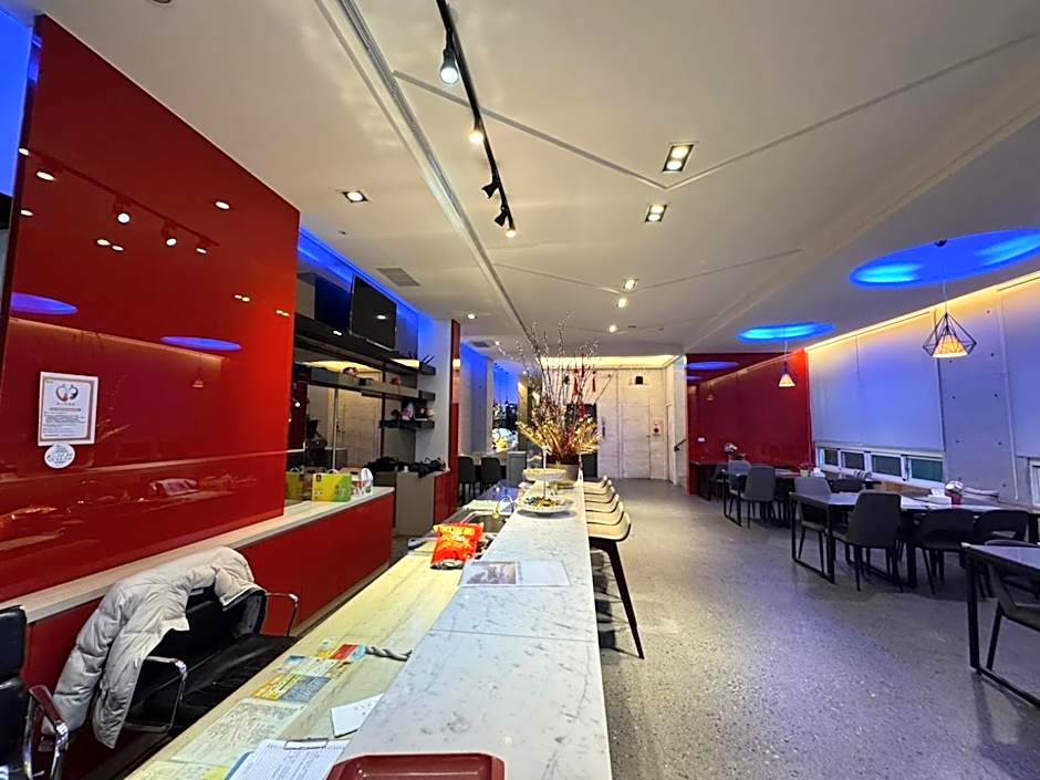 Travel Light Hotel