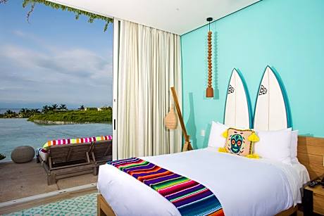 Deluxe Lake View King (1 King Bed)