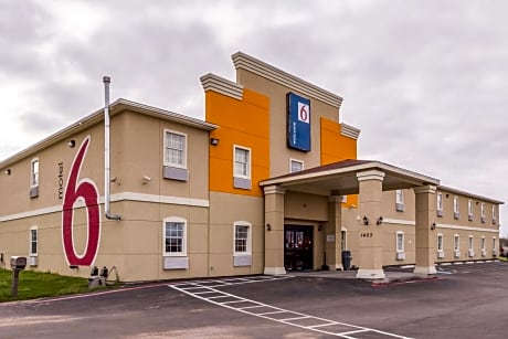 Motel 6-Jourdanton, TX