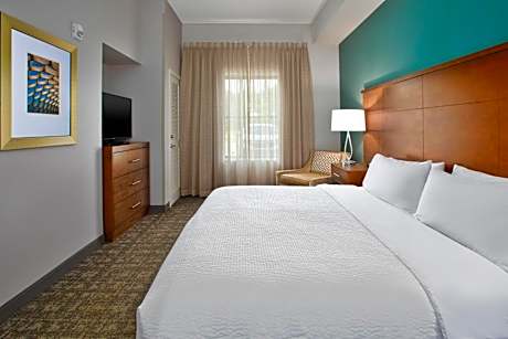 Double Room with Two Double Beds - Hearing Mobility Access with Tub - Non-Smoking
