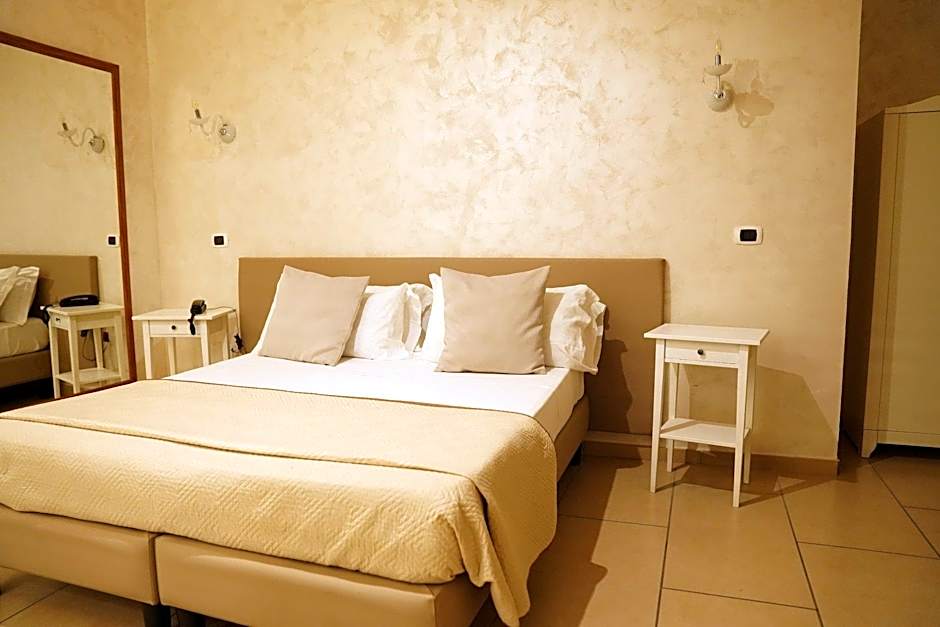 Bee Queen Hotel