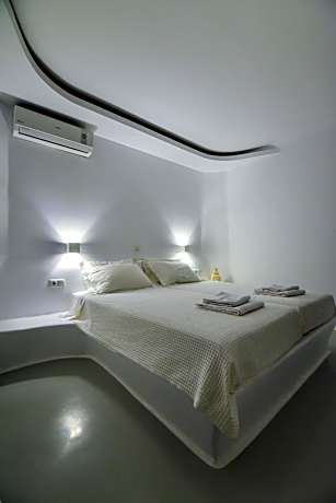 Deluxe Suite with Sea View and Balcony