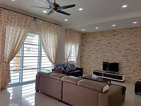 Sitiawan Homestay Entire Semi D home