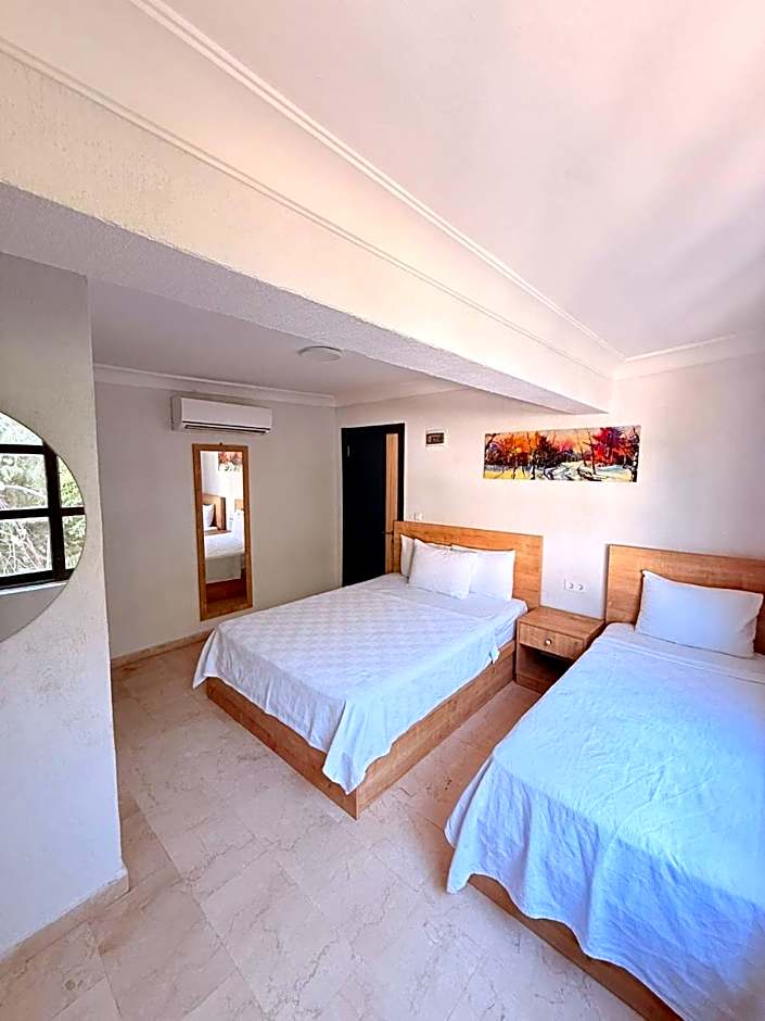 Ados Hotel