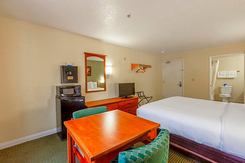 Photo 1 of 6 of King Bed Non-Smoking
