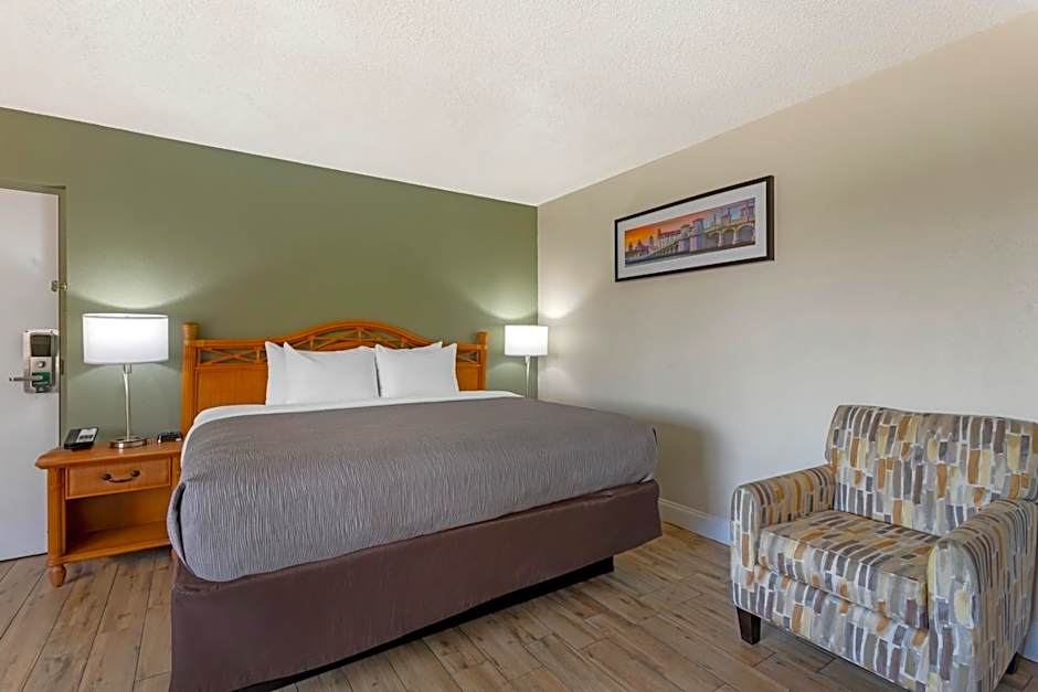 Quality Inn & Suites St Augustine Beach Area