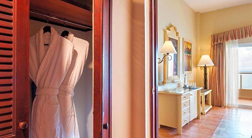 Bahia Principe Grand Cayacoa