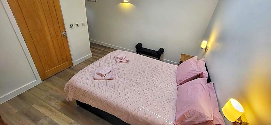 Deepcut Lodge Bed & Breakfast Self Service