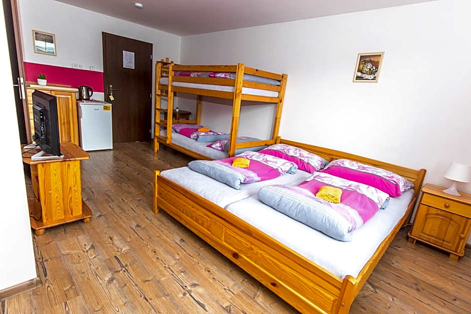 Photo 1 of 4 of Quadruple Room