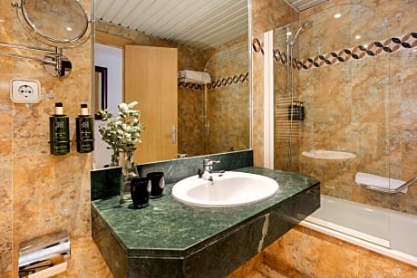 Double Room For Single Use