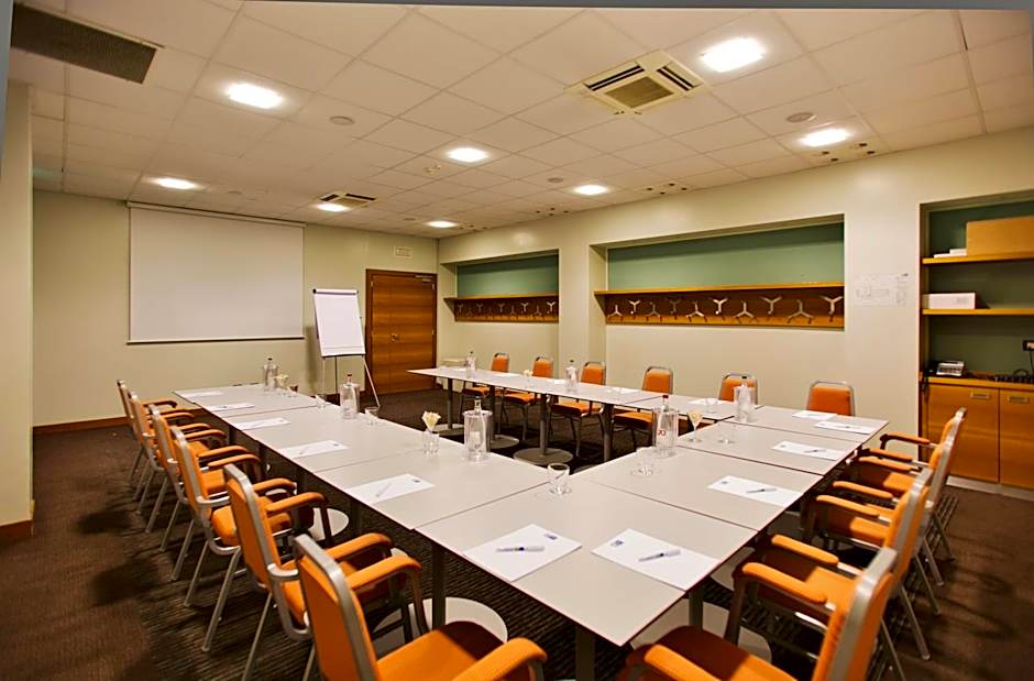 Holiday Inn Express Milan-Malpensa Airport By IHG